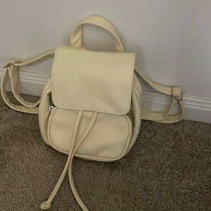 This backpack is in amazing condition and It's great use for running errands.